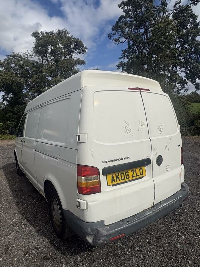 2006 Volkswagen Transporter – Model: Transporter T30 104 TDI LWB – AK06ZLO