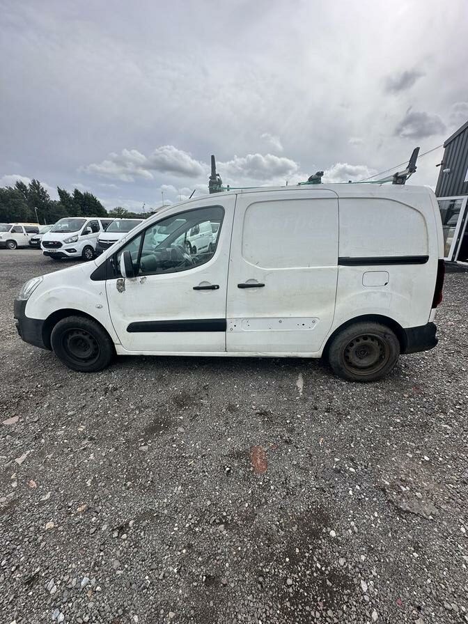 2017 Citroen Berlingo – Model: Berlingo 625 Enterprise Blue HDi – CN67BYU