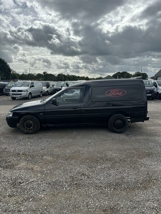 2002 Ford Escort – Model: Escort 55 D – NK02JHH