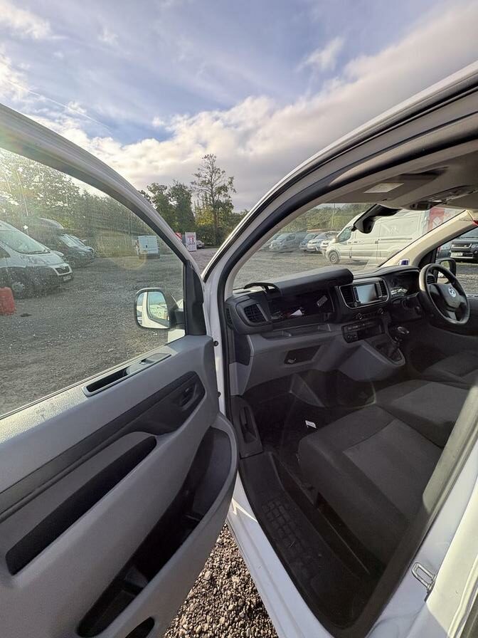 2022 Vauxhall Vivaro – Model: Vivaro F2700 Sportive S/S – YE72XVW