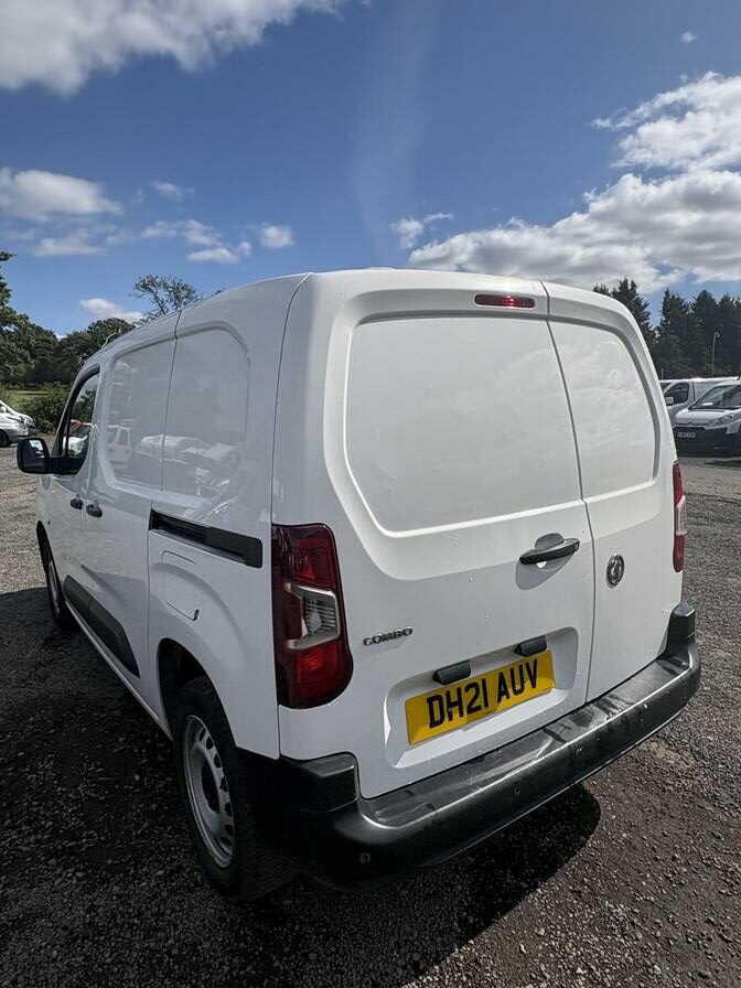 2021 Vauxhall Combo – Model: Combo 2300 Dynamic TD – DH21AUV