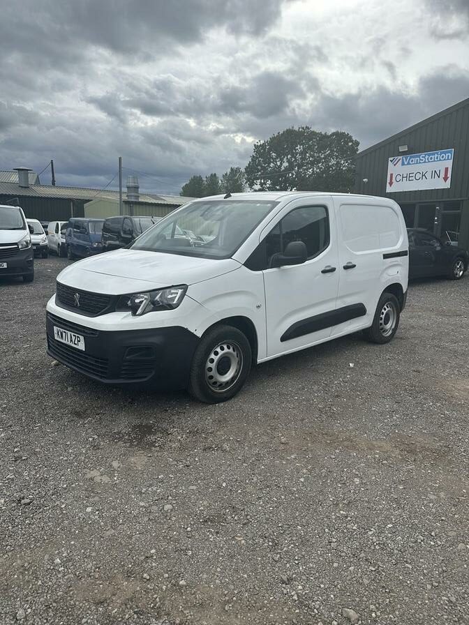 2022 Peugeot Partner – Model: Partner S Premium Blue HDi – KW71AZP