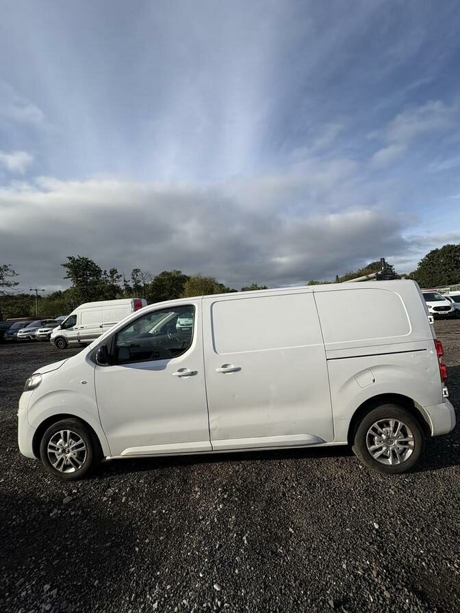 2022 Vauxhall Vivaro – Model: Vivaro F2700 Sportive S/S – YE72XVW