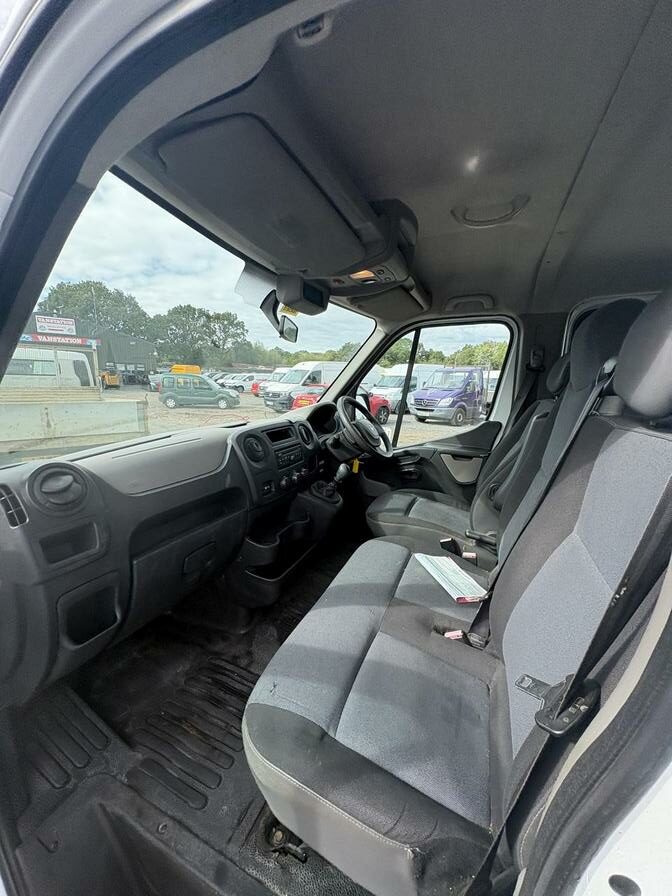 2012 Renault Master – Model: Master MLL35 dCi DRW – NX62FON