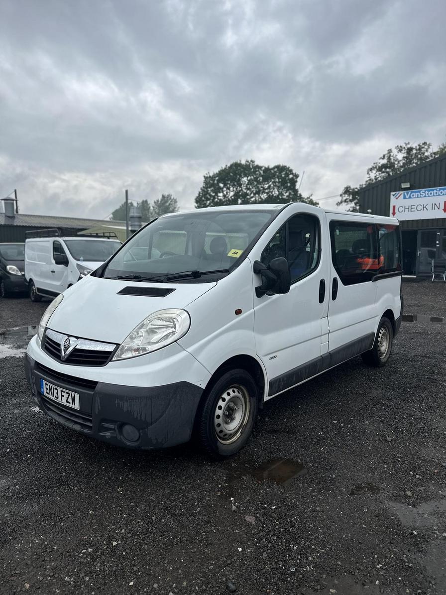 2013 Vauxhall Vivaro Combi – Model: Vivaro ecoFLEX Combi CDTi SWB – EN13FZW