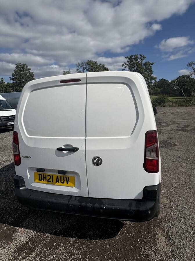 2021 Vauxhall Combo – Model: Combo 2300 Dynamic TD – DH21AUV