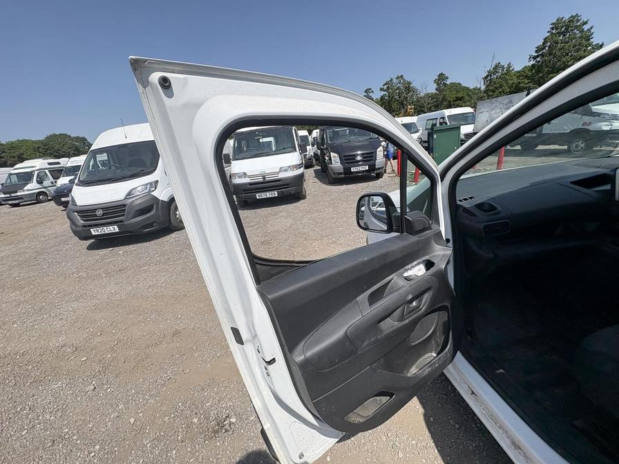 2020 Citroen Berlingo – Model: Berlingo 650 Enterprise Blue HDi S/S – SM70AEV