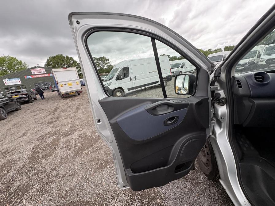 2018 Vauxhall Vivaro – Model: Vivaro 2700 BiTurbo CDTi S/S – SJ68PUA