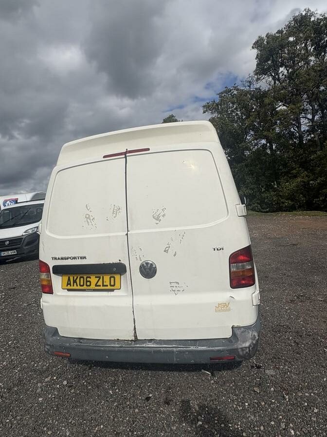 2006 Volkswagen Transporter – Model: Transporter T30 104 TDI LWB – AK06ZLO