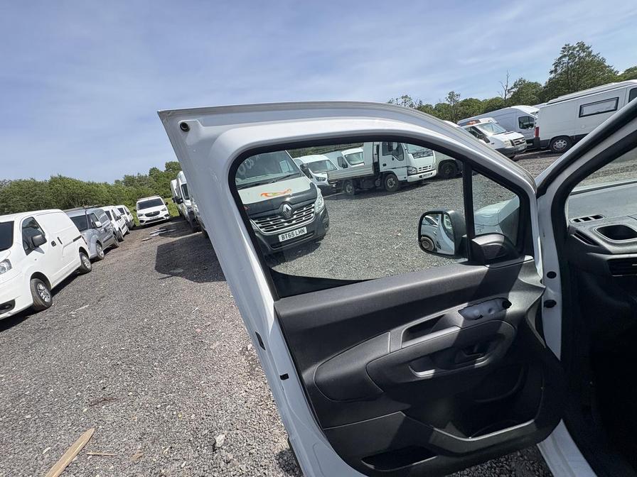2020 Vauxhall Combo – Model: Combo 2300 Sportive TD S/S – DY70PZH