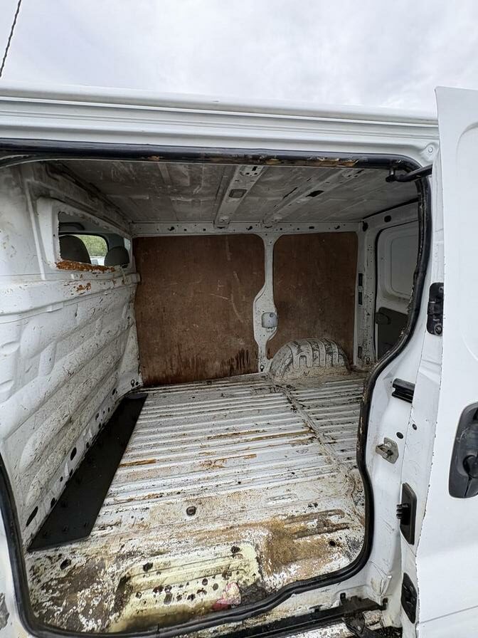 2010 Vauxhall Vivaro – Model: Vivaro 2700 CDTi SWB – LO10XAW