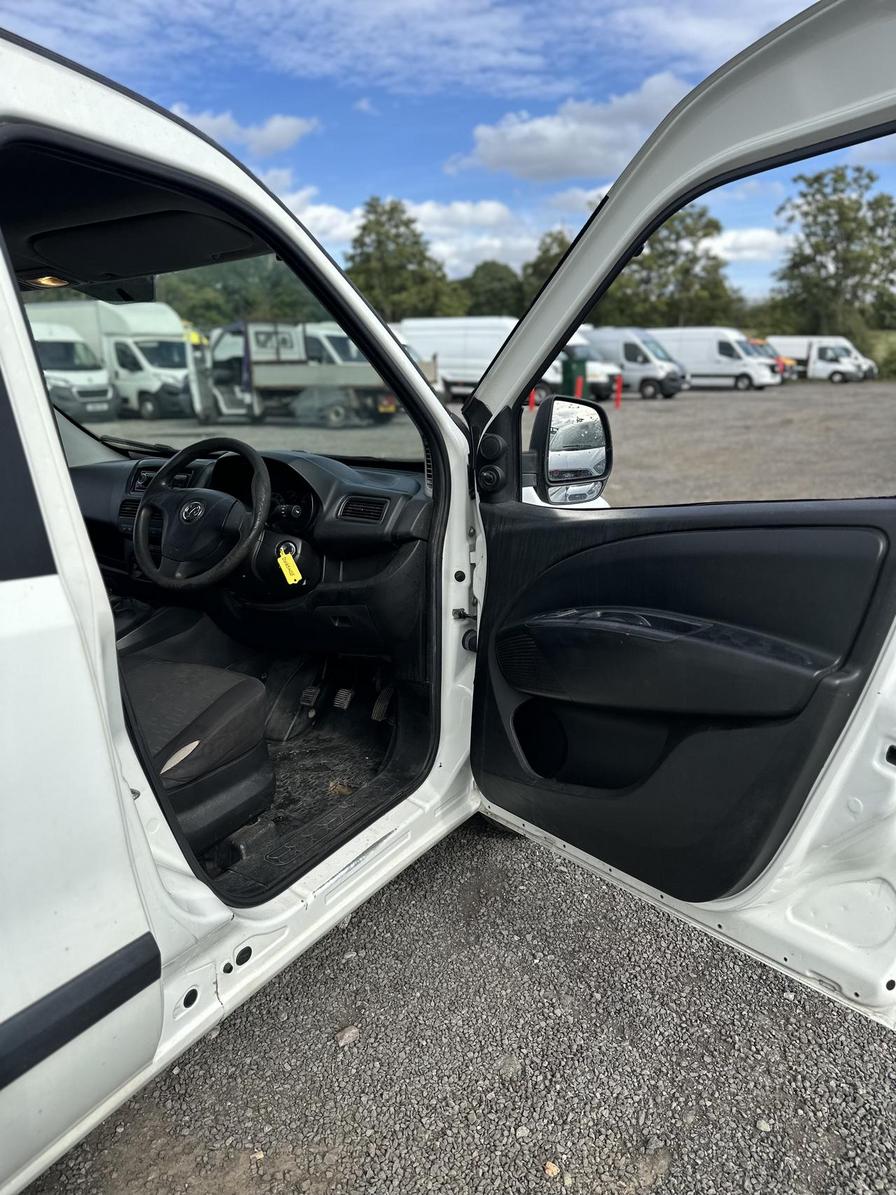2015 Vauxhall Combo – Model: Combo 2000 L1H1 CDTi – DX65WSJ