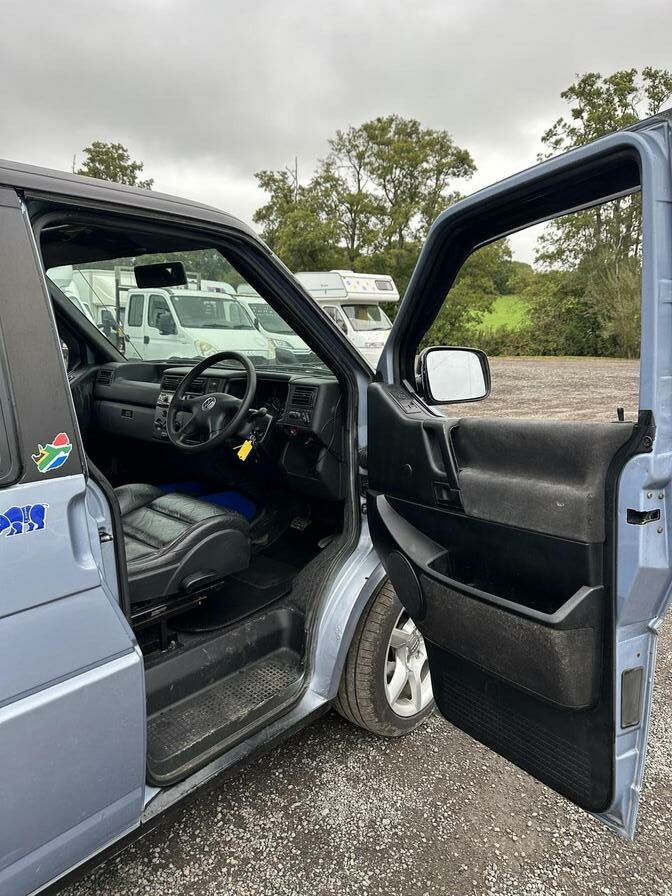 1997 Volkswagen Caravelle – Model: Caravelle Auto SWB – R742TKY