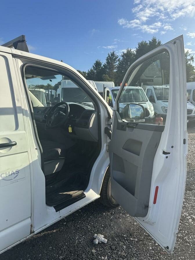2013 Volkswagen Transporter – Model: Transporter T28 BlueMotion Technology TDI SWB – PJ62OSW