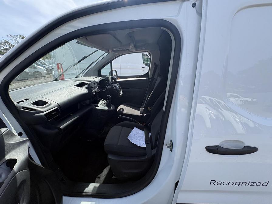 2020 Vauxhall Combo – Model: Combo 2300 Sportive TD S/S – DY70PZH