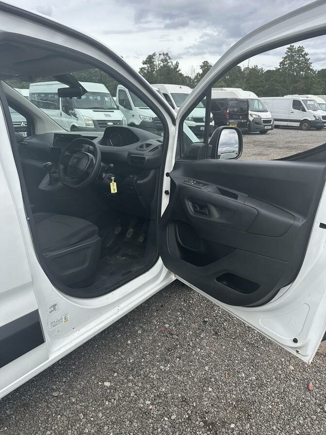 2022 Peugeot Partner – Model: Partner S Premium Blue HDi – KW71AZP