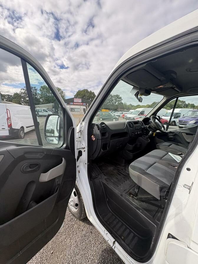 2012 Renault Master – Model: Master MLL35 dCi DRW – NX62FON