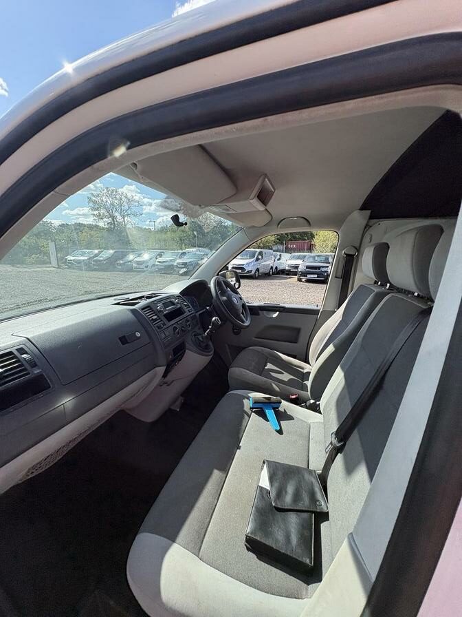 2015 Volkswagen Transporter – Model: Transporter T32 Startline TDI BlueMotion Technology 4Motion – MF65VBT