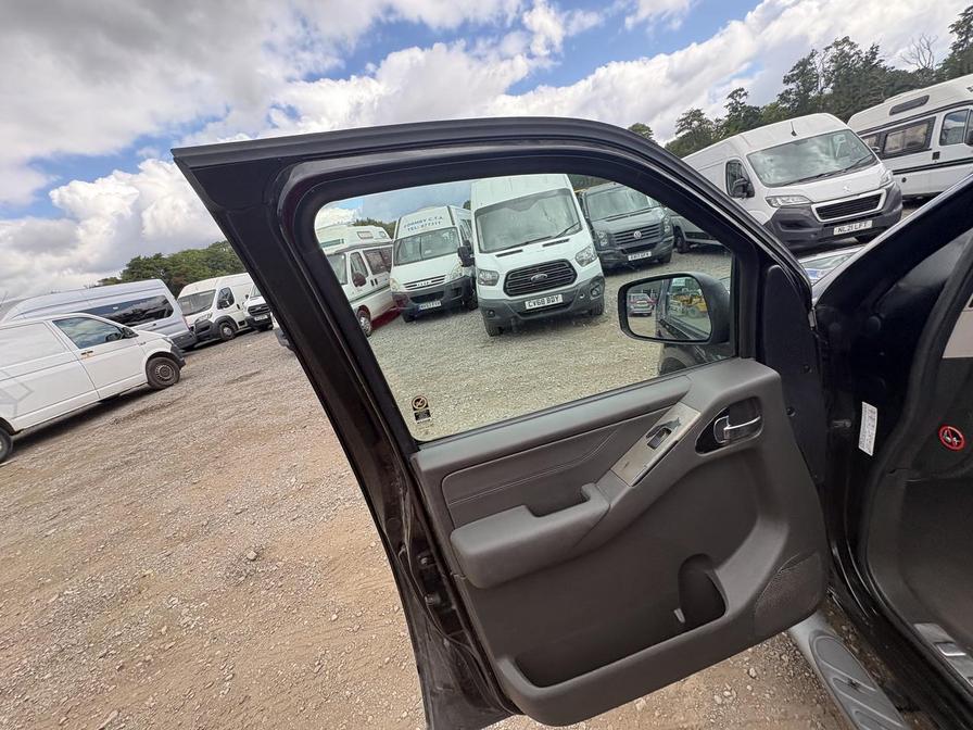 2009 Nissan Navara – Model: Navara Tekna Double Cab dCi – SH59AWV