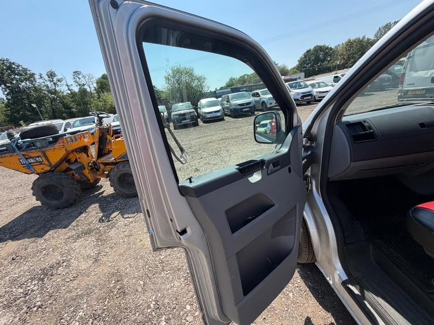 2005 Volkswagen Transporter – Model: Transporter T30 130 TDI LWB Auto – LR55BVW