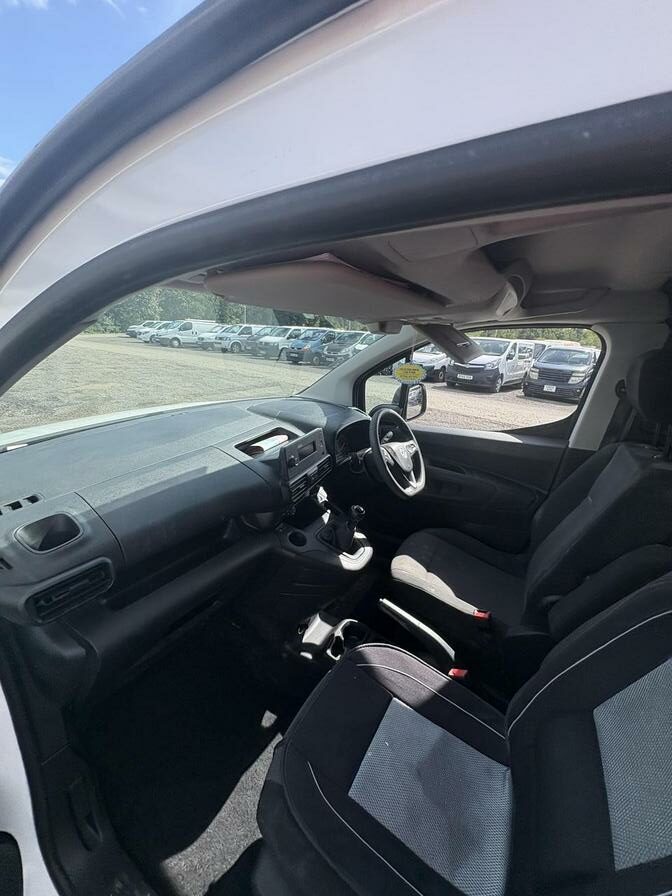 2021 Vauxhall Combo – Model: Combo 2300 Dynamic TD – DH21AUV