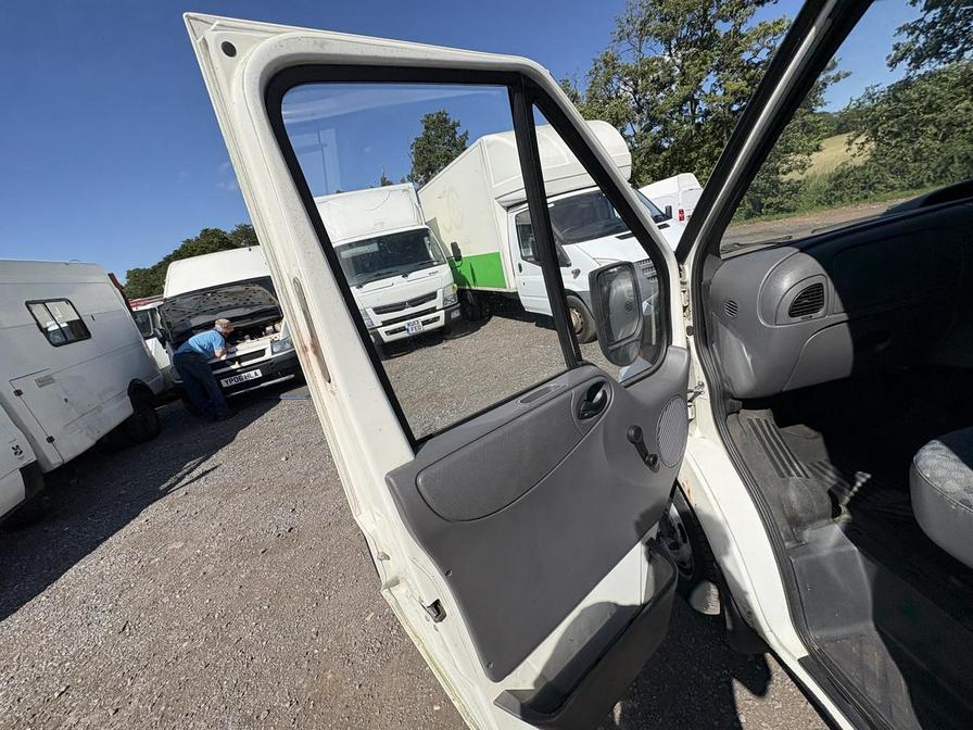 2004 Ford Transit – Model: Transit 300 SWB TD – LD04HJU
