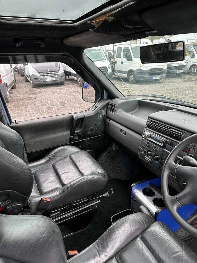 1997 Volkswagen Caravelle – Model: Caravelle Auto SWB – R742TKY