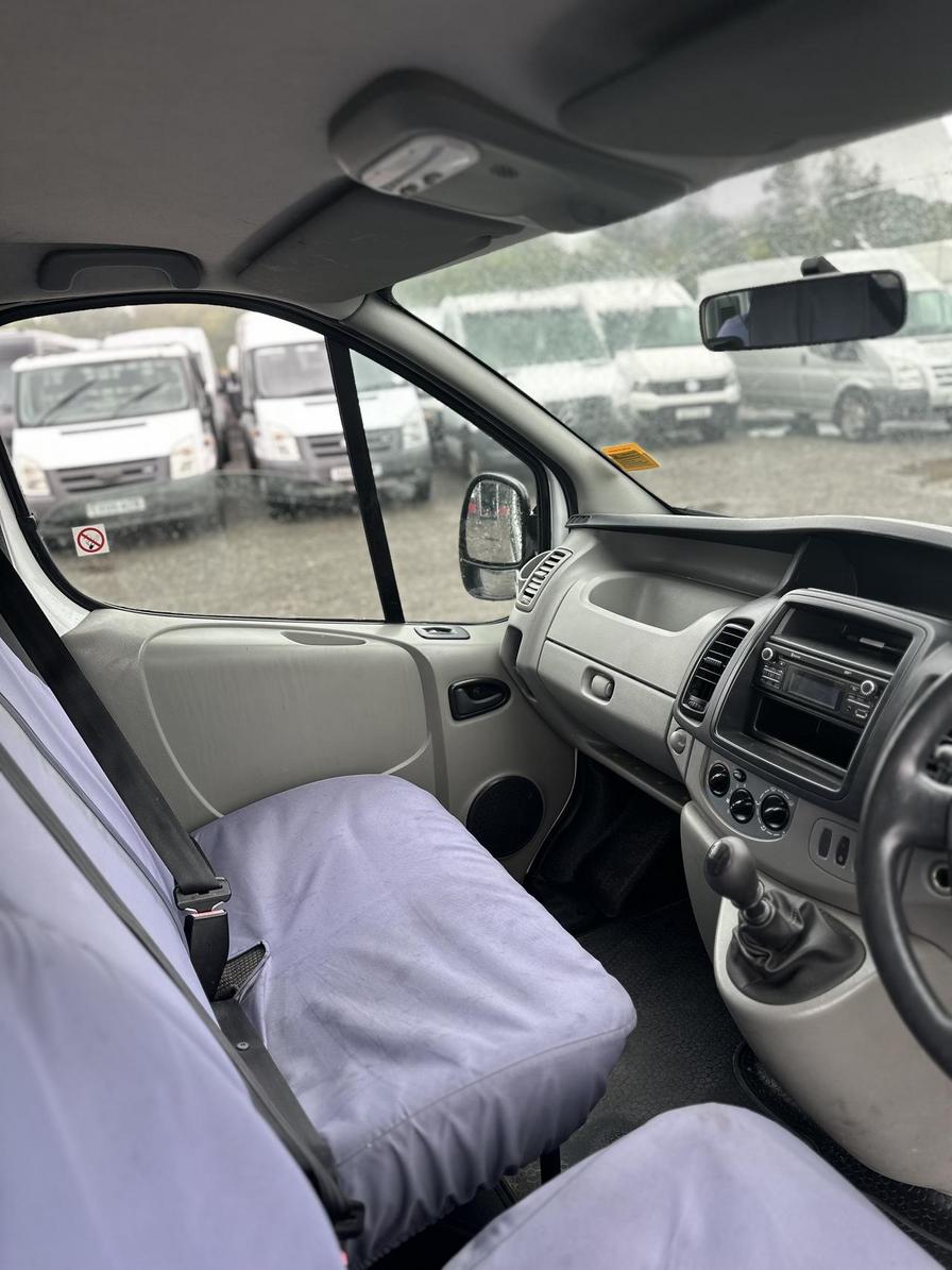 2013 Vauxhall Vivaro Combi – Model: Vivaro ecoFLEX Combi CDTi SWB – EN13FZW
