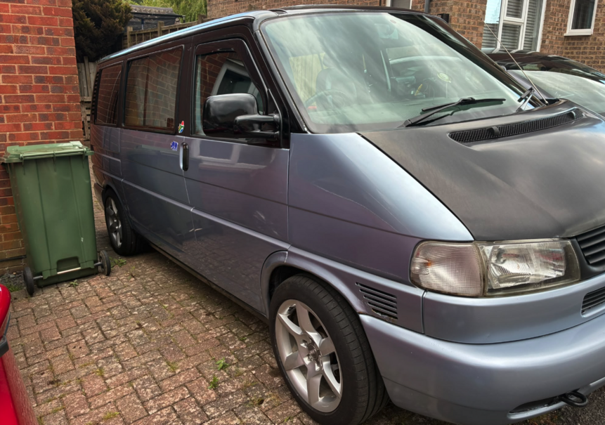 1997 Volkswagen Caravelle – Model: Caravelle Auto SWB – R742TKY