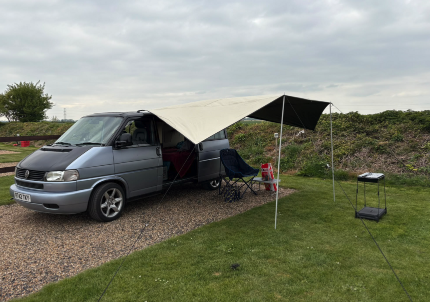 1997 Volkswagen Caravelle – Model: Caravelle Auto SWB – R742TKY