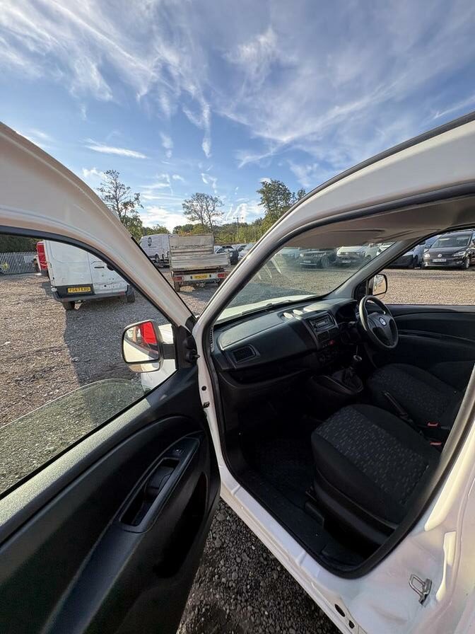 2018 Vauxhall Combo – Model: Combo 2300 CDTi – AP18MCS