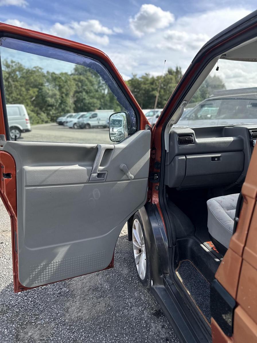 2002 Volkswagen Transporter – Model: Transporter TDI SWB – LJ02GKP