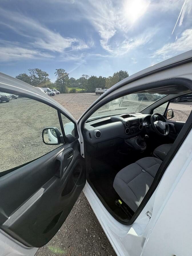 2014 Peugeot Partner – Model: Partner 850 Professional L1 HDi – FL14XPY