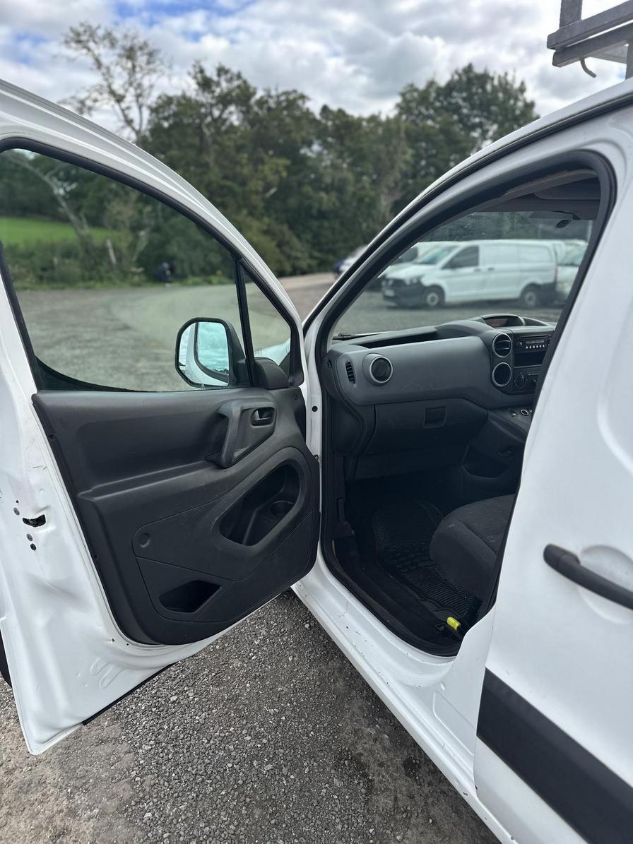 2012 Citroen Berlingo – Model: Berlingo 625 LX HDi – PN12YJZ