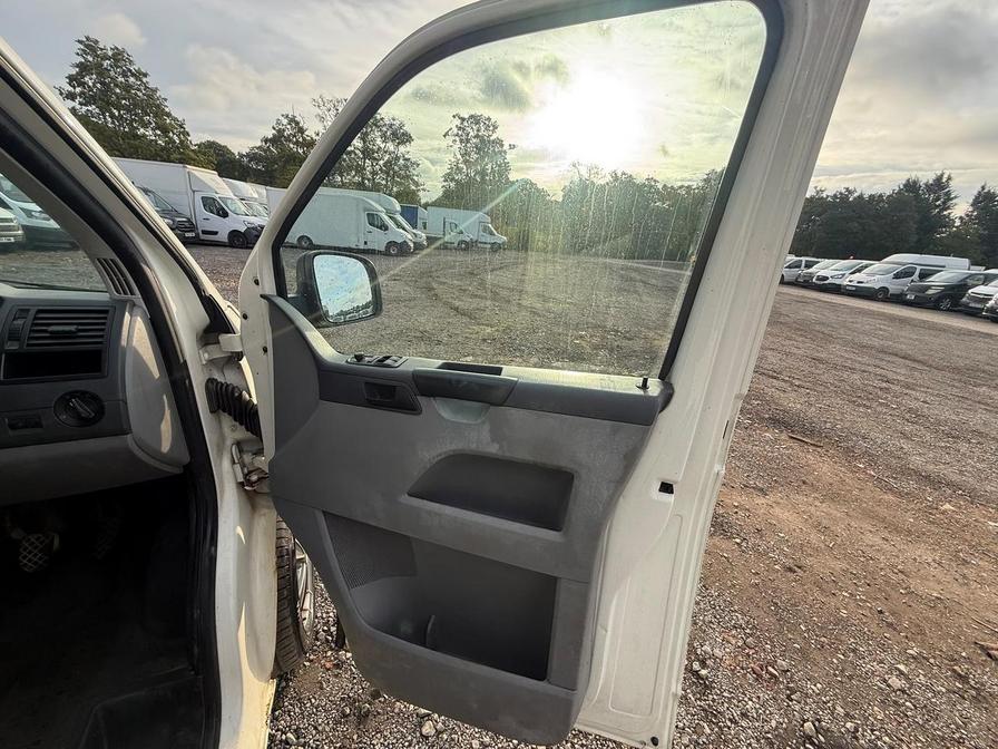 2008 Volkswagen Transporter – Model: Transporter T28 102 TDI SWB – RF58KWZ
