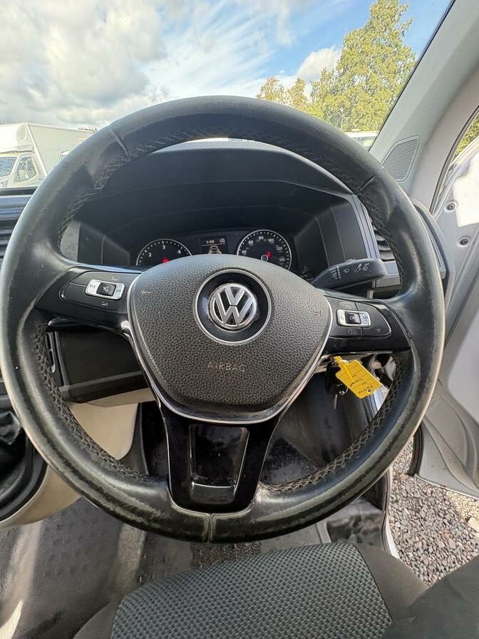 2015 Volkswagen Transporter – Model: Transporter T28 Highline TDI BlueMotion Technology – RJ65VKO
