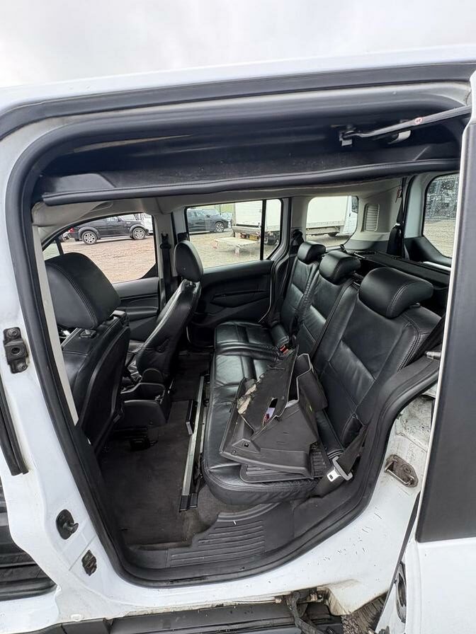 2015 Ford Tourneo Connect – Model: Tourneo Connect Style TDCi – YB15VWT