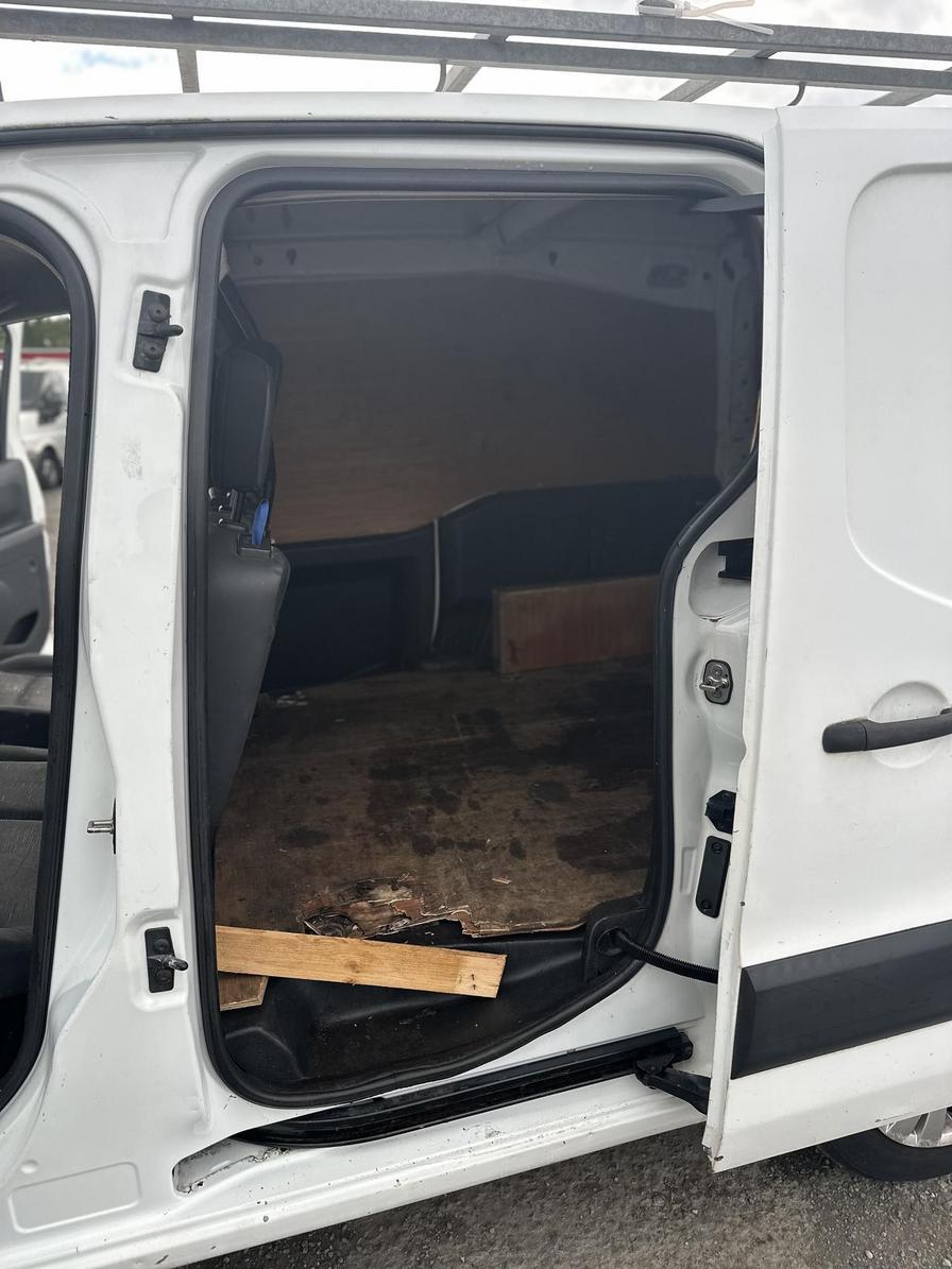 2012 Citroen Berlingo – Model: Berlingo 625 LX HDi – PN12YJZ