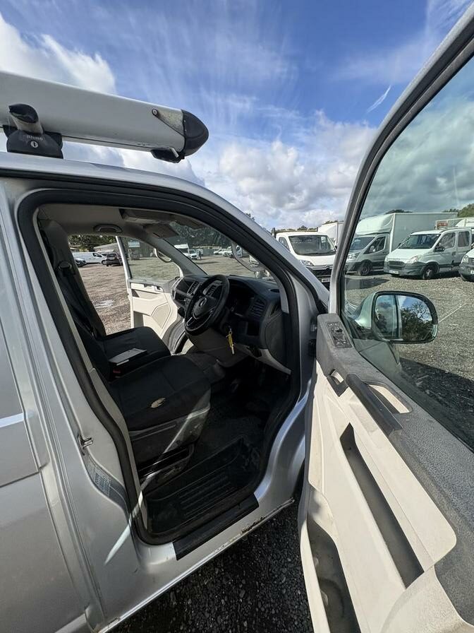 2015 Volkswagen Transporter – Model: Transporter T28 Highline TDI BlueMotion Technology – RJ65VKO