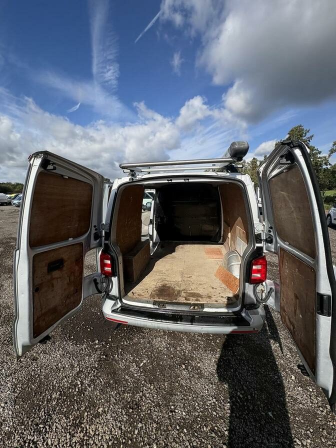 2015 Volkswagen Transporter – Model: Transporter T28 Highline TDI BlueMotion Technology – RJ65VKO