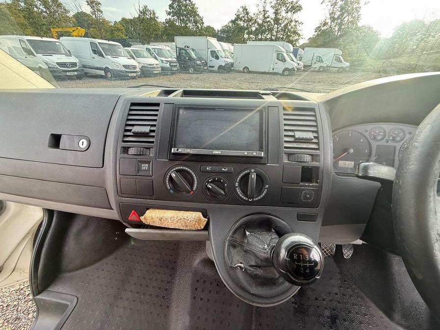 2008 Volkswagen Transporter – Model: Transporter T28 102 TDI SWB – RF58KWZ