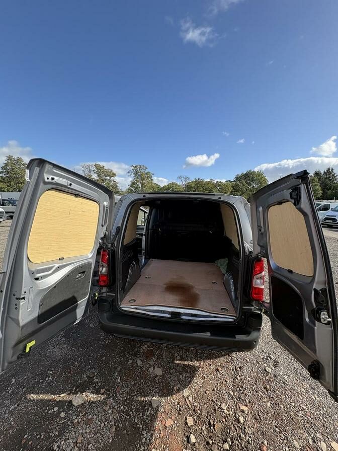 2022 Citroen Berlingo – Model: Berlingo 1000 Enterprise Professional Blue HDi – LA71SSX