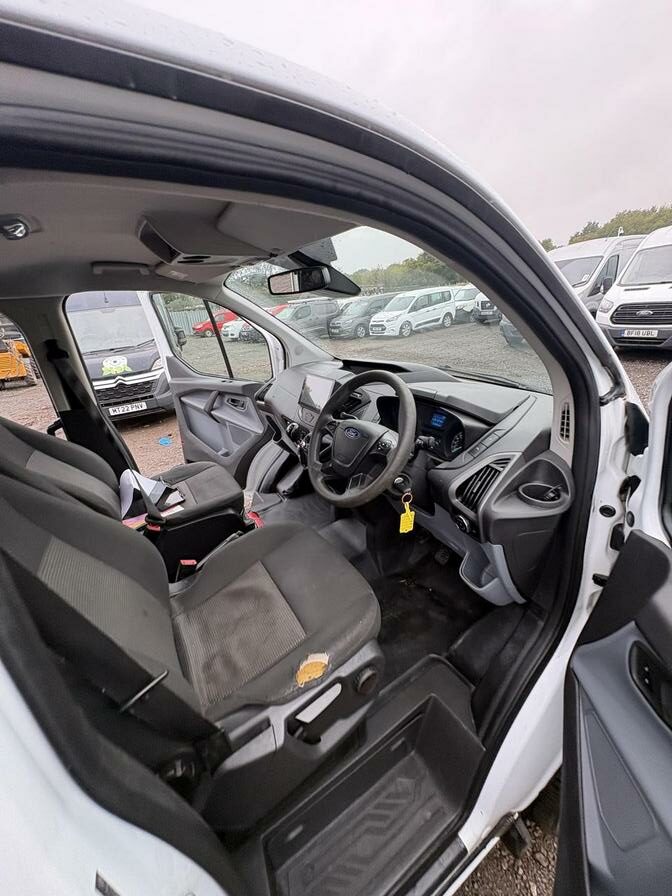 2015 Ford Transit Custom – Model: Transit Custom 330 E-Tech – BX64FRR