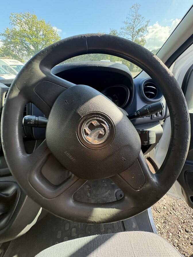 2015 Vauxhall Vivaro – Model: Vivaro  2700 CDTI – CV65OGJ