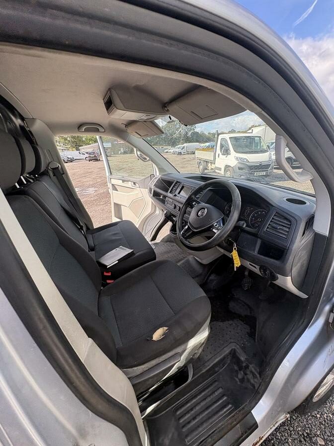 2015 Volkswagen Transporter – Model: Transporter T28 Highline TDI BlueMotion Technology – RJ65VKO