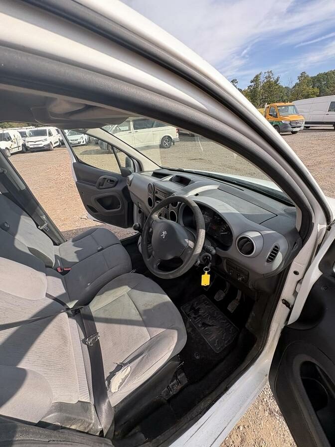 2014 Peugeot Partner – Model: Partner 850 Professional L1 HDi – FL14XPY