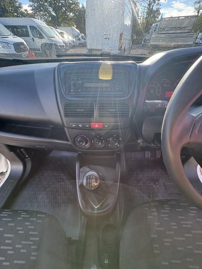 2018 Vauxhall Combo – Model: Combo 2300 CDTi – AP18MCS