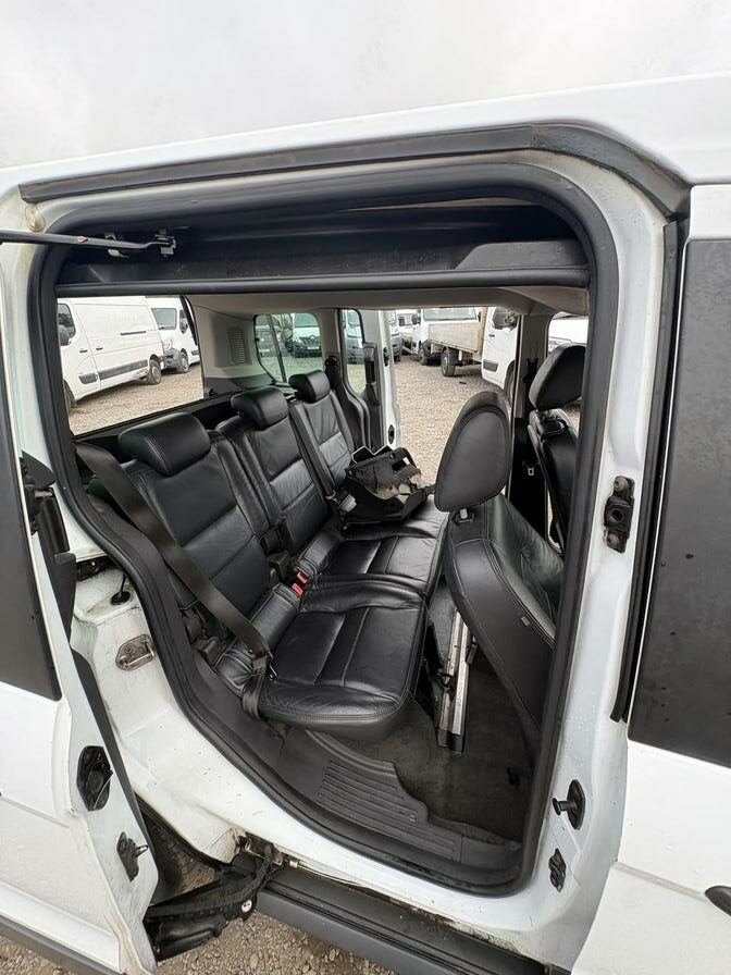2015 Ford Tourneo Connect – Model: Tourneo Connect Style TDCi – YB15VWT
