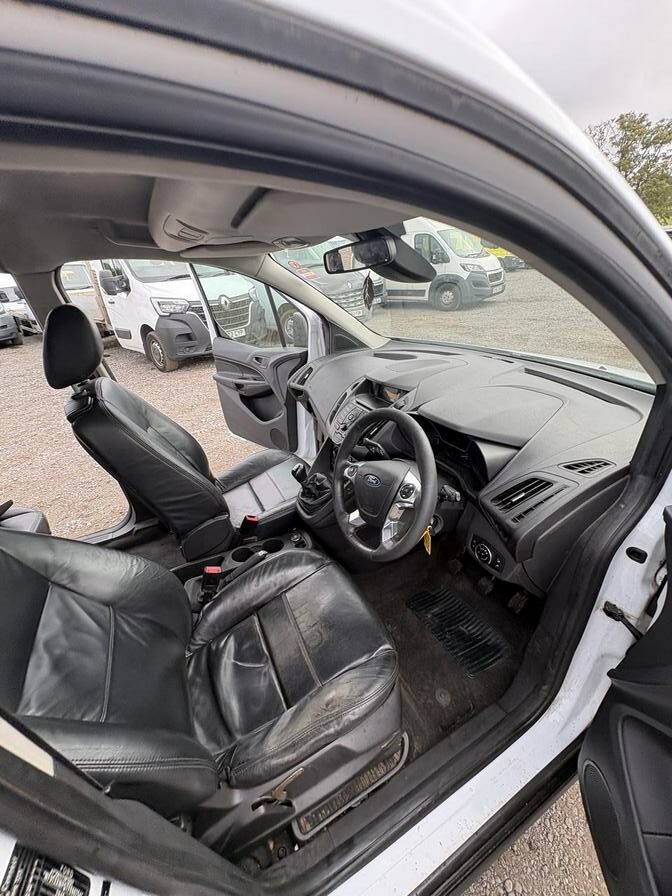 2015 Ford Tourneo Connect – Model: Tourneo Connect Style TDCi – YB15VWT