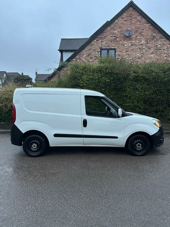 2017 Fiat Doblo Cargo – Model: Doblo 16v SX MultiJet II – CV17OED